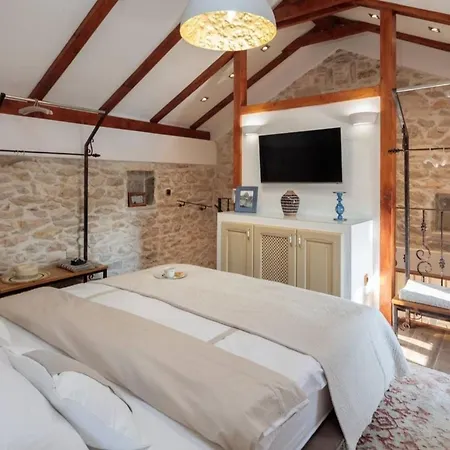 Feriehus Ferienhaus Fur 4 Personen Und 2 In Skradin, Dalmatien Norddalmatien Skradin