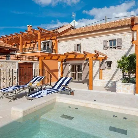 Feriehus Ferienhaus Fur 4 Personen Und 2 In Skradin, Dalmatien Norddalmatien