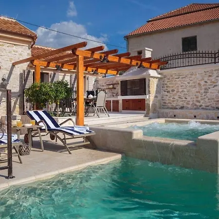 Ferienhaus Fur 4 Personen Und 2 In Skradin, Dalmatien Norddalmatien Feriehus *