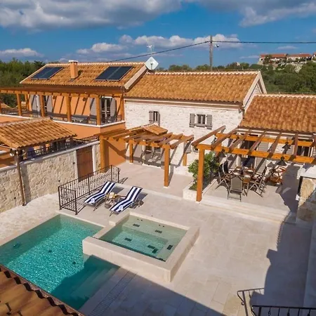 Ferienhaus Fur 4 Personen Und 2 In Skradin, Dalmatien Norddalmatien * Skradin